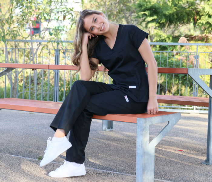 Mediscrubs: Who Wears Black Scrubs